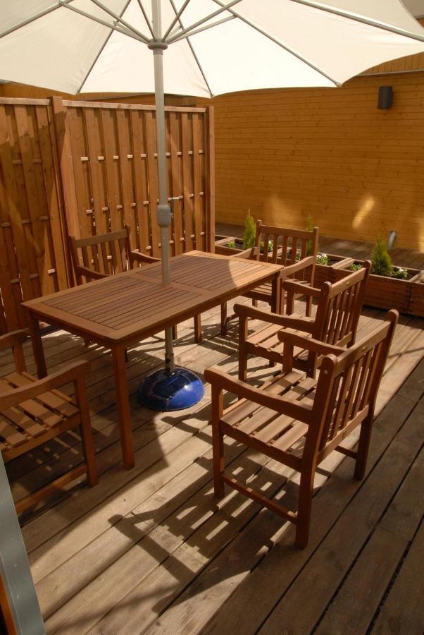 Golden Sun Apartment *
